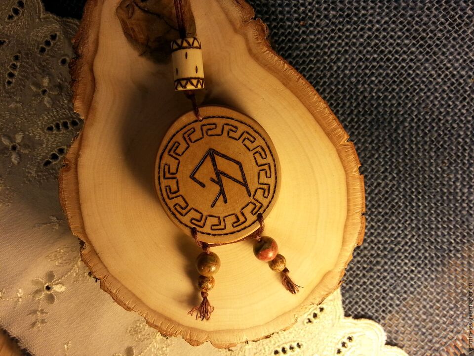 good luck photo 1. Amulet with a rune for